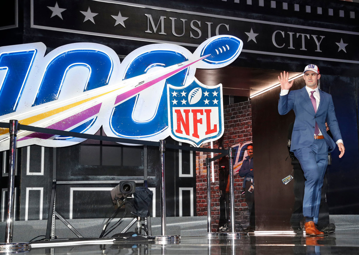 2019-nfl-draft-daniel-jones-walkout.jpg